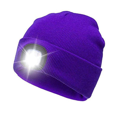 Beanie mit einer starken Stirnlampe